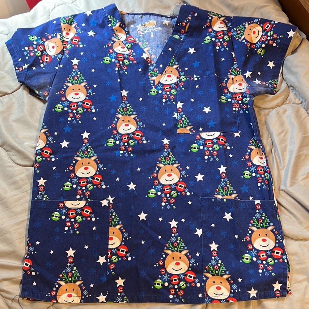 scrub top Christmas reindeer